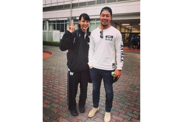 田中真美子さんと兄の写真